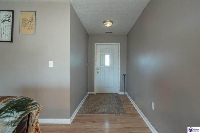 Building Photo - 520 University Dr