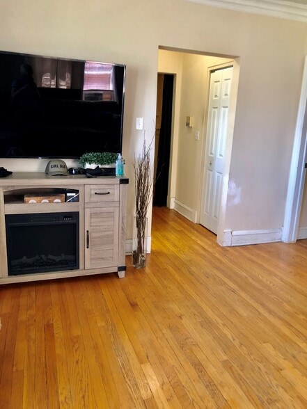 Building Photo - 2357 N Kenneth Ave