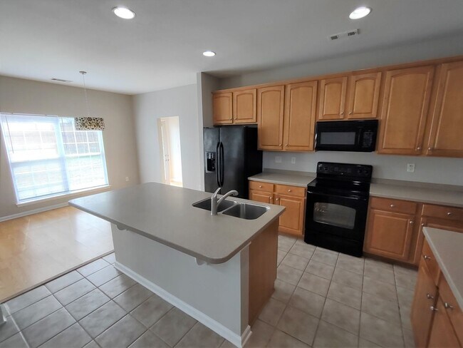 Building Photo - Beautiful Home located in the McCoy Crossing Community!