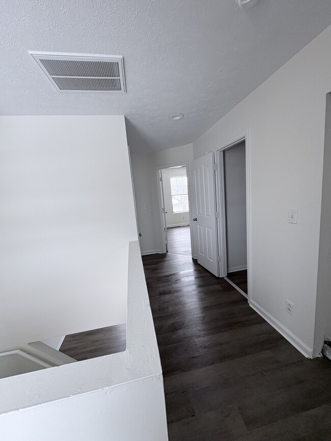 Building Photo - 122 Karen Ct