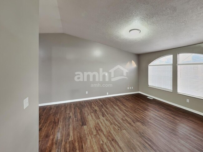 Building Photo - 447 S 1250 E