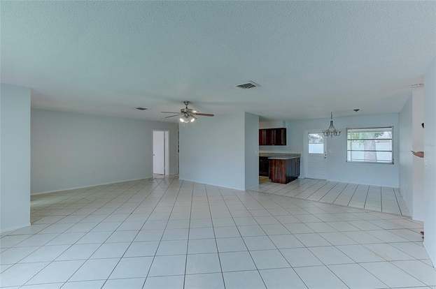 Building Photo - 2101 Utica Dr