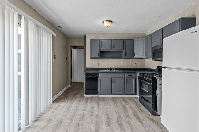 Building Photo - 1395 Bluebird Dr