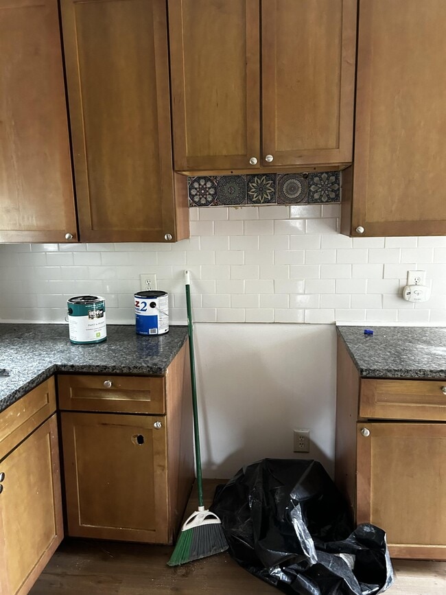 Building Photo - 318 Wyandotte Ave