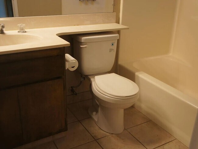 Building Photo - Lots of room