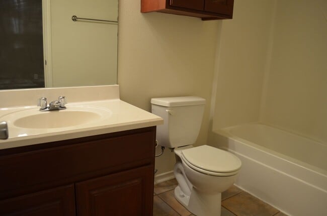 Building Photo - Available August 2026! 4 Bed/4 Bath Less t...