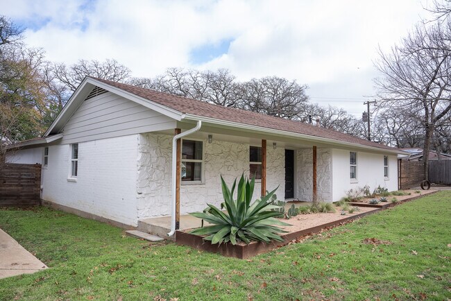 Building Photo - 637 N Bowen Rd