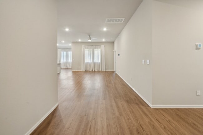 Building Photo - 4266 W Vlg Pk Dr