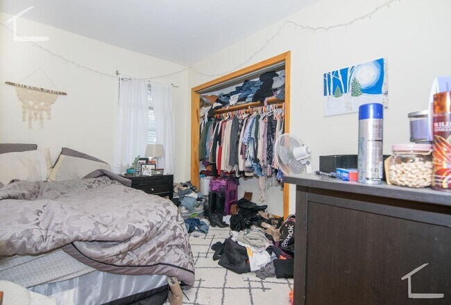 Building Photo - Available 6/1! Fantastic Brighton 1-bed/1-bath apartment