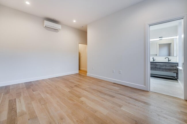 Building Photo - 1021 Washington St