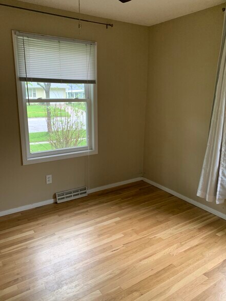 Building Photo - 2125 Hollywood Blvd