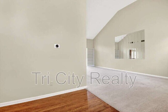 Building Photo - 404 Topaz Trail