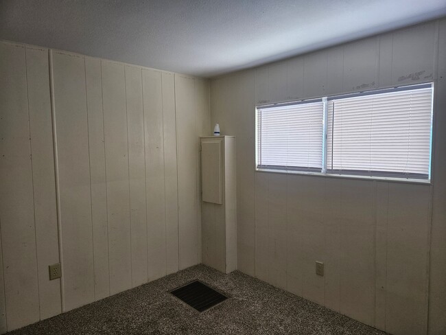 Building Photo - CUTE 2 Bed/2 Bath Mobile on 2 lots in Cent...