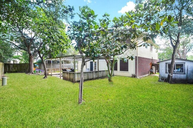 Building Photo - 20402 Avery Point Dr