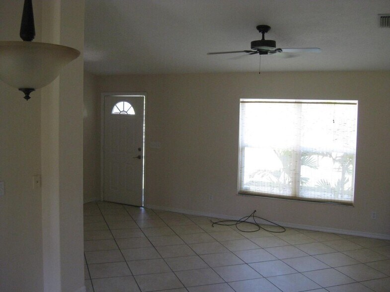 Building Photo - 5525 NW North Lundy Cir