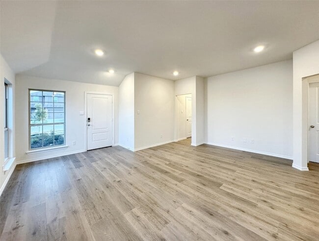 Building Photo - 810 Shear Dr