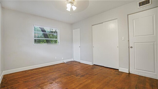Building Photo - 5518 Riviera Dr