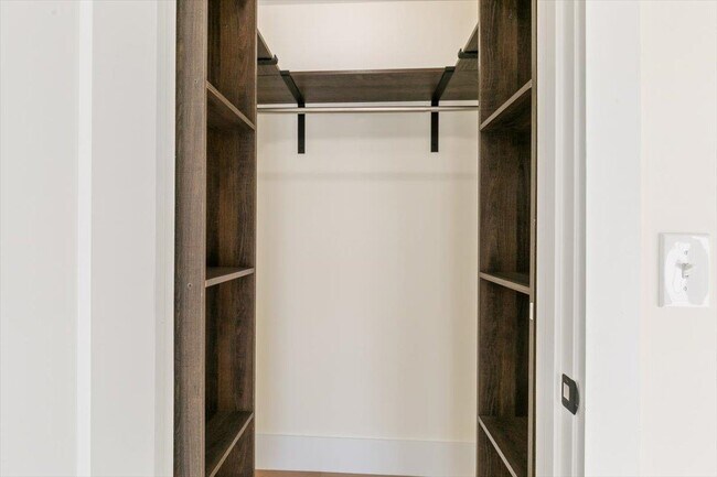 Building Photo - 639 E Broadway