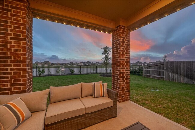 Building Photo - 24211 Buckbrush Ln