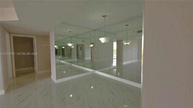 Building Photo - 3610 Yacht Club Dr