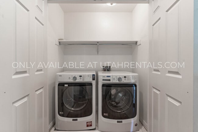 Building Photo - 211 Greenfield Cir