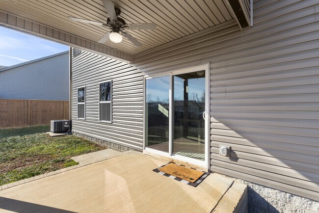 Building Photo - 2433 Bucklin Dr