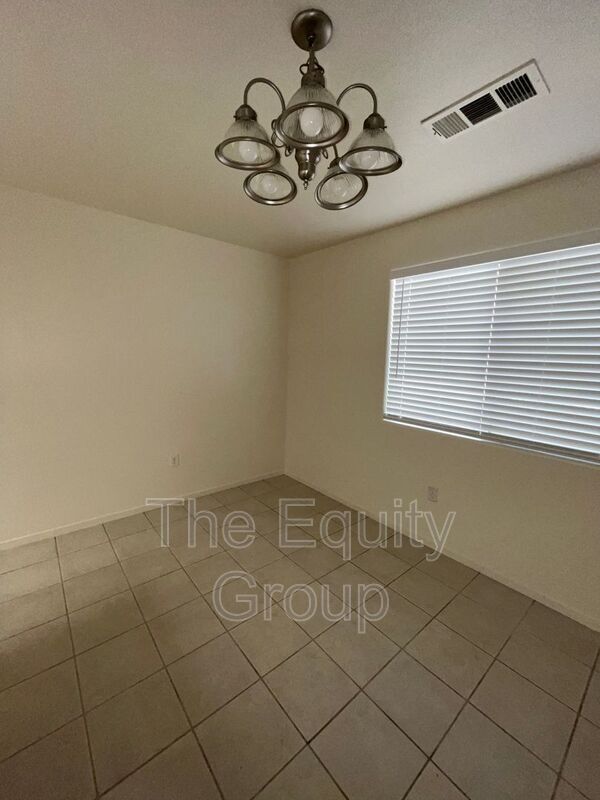 Building Photo - 2530 W Oriole Ave