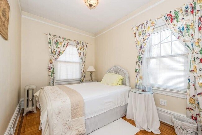 Building Photo - 161 W Beech St