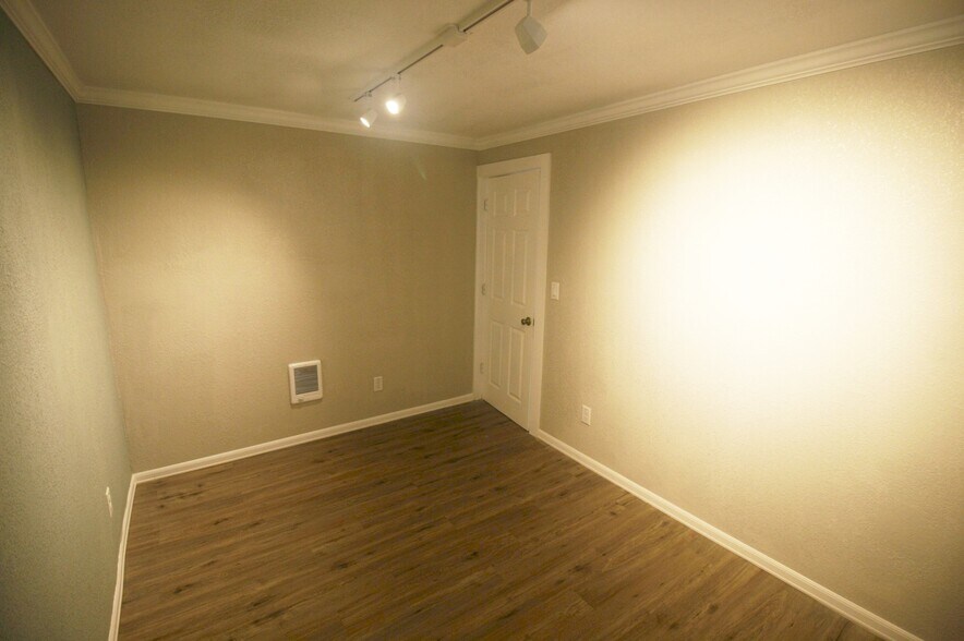 Building Photo - 1515 SE Mill St