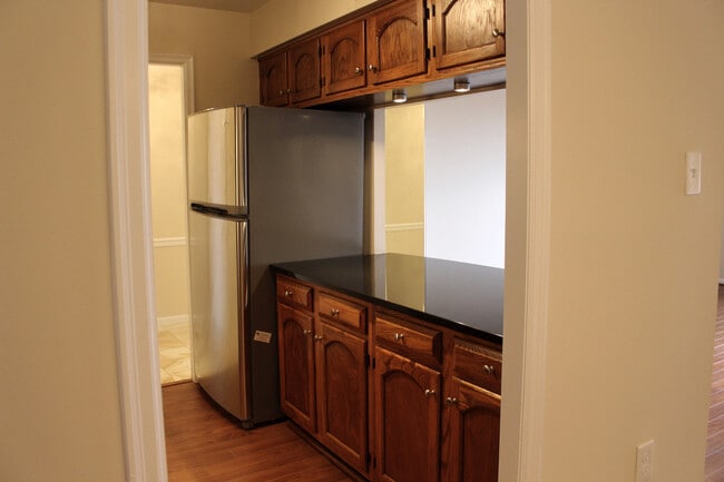 Building Photo - 1301 N Courthouse Rd