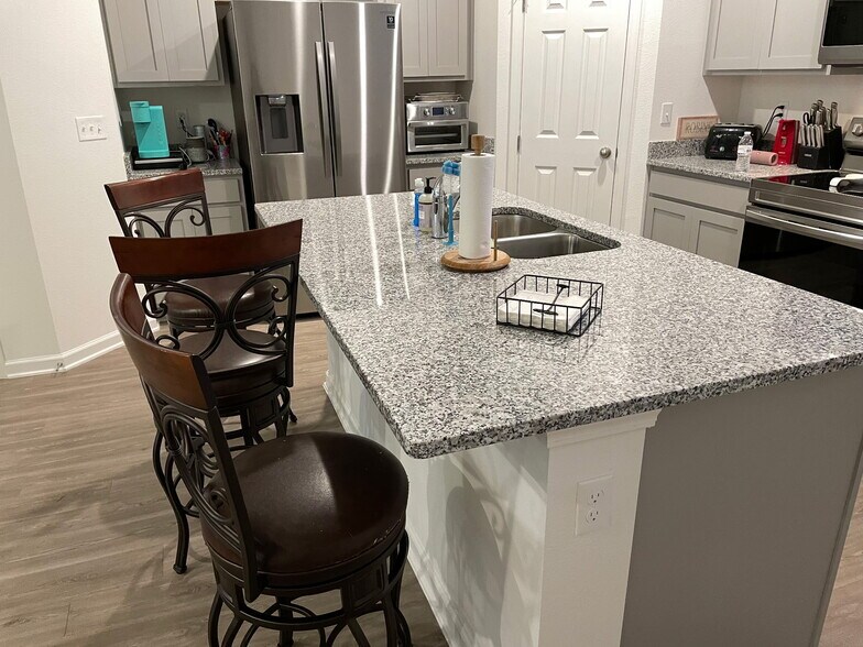 Building Photo - 90 Ridge Lake Rd