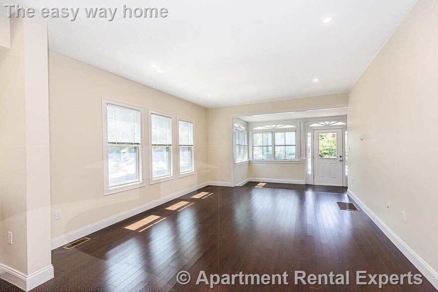 Building Photo - 120 Jerome St