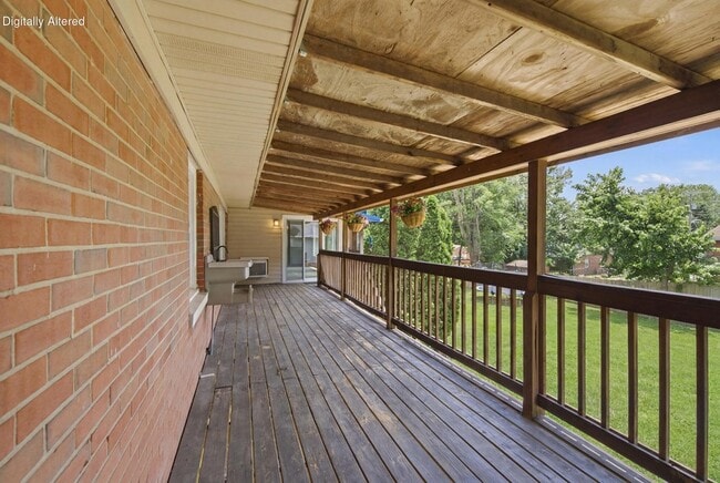 Building Photo - 206 Hiawatha Trail