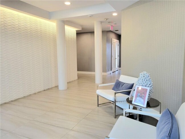 Building Photo - 20281 E Country Club Dr