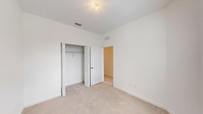 Building Photo - 4643 Hollister Ave