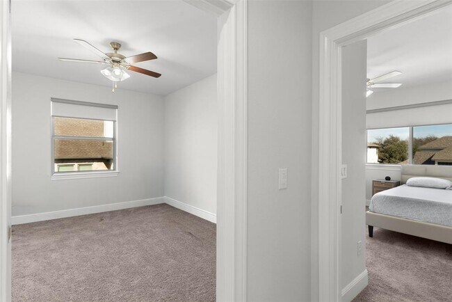 Building Photo - 3203 Scenic Valley Dr