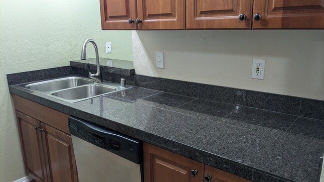 Kitchen - 15433 Country Club Dr