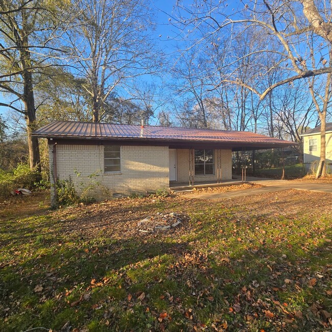 Building Photo - Remodeled Single Family Home in West Bates...