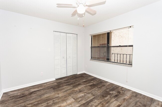 Building Photo - 2900 Cove Cay Dr