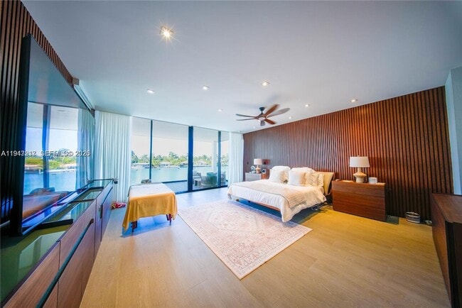 Building Photo - 7520 W Treasure Dr