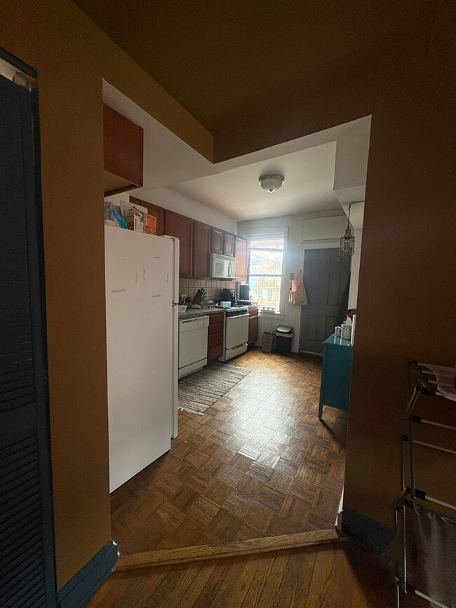 Building Photo - 3720 N Sheffield Ave