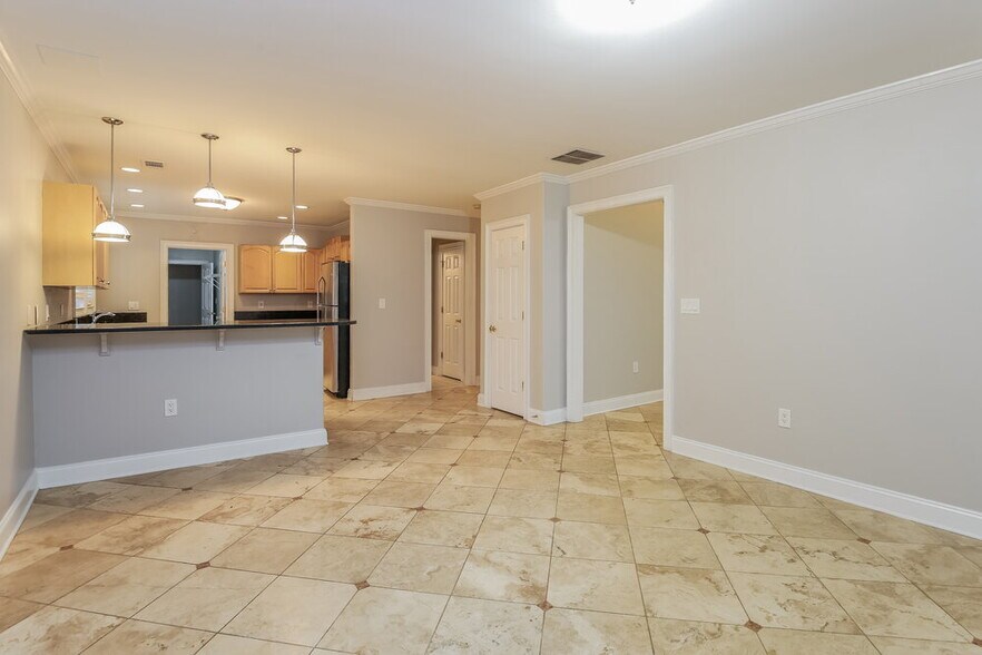 Building Photo - 2685 Hammond Dr