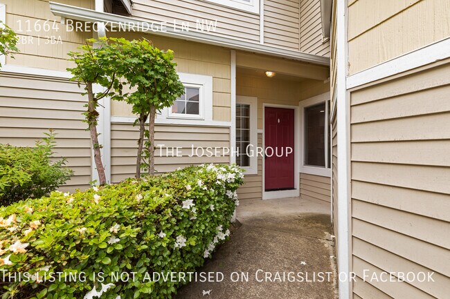 Building Photo - Centrally located 2 bed/2.5 bath in Silver...