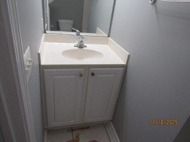 Building Photo - 4128 Horseshoe Rd N