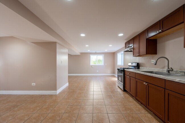 Building Photo - 7 Cardinal Ln