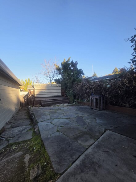 Building Photo - 17xxx Ehle St