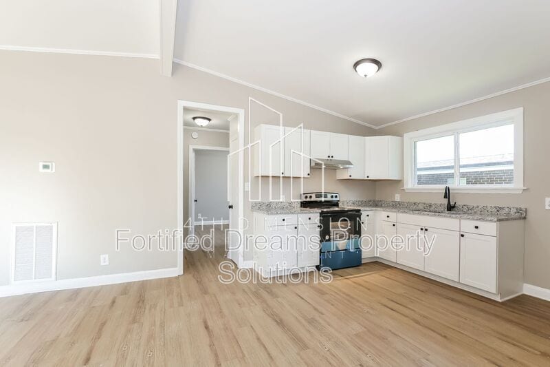 Building Photo - 511 Saunders Pl