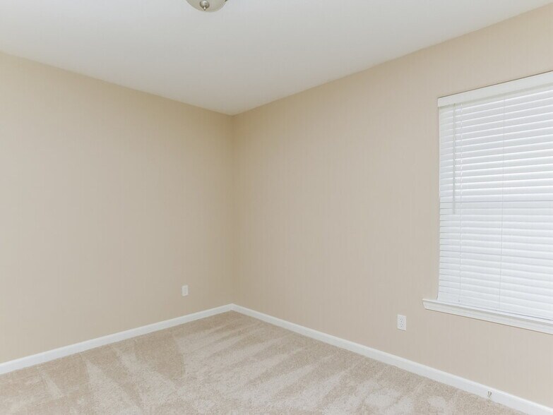 Building Photo - 35 Willow Crest Dr