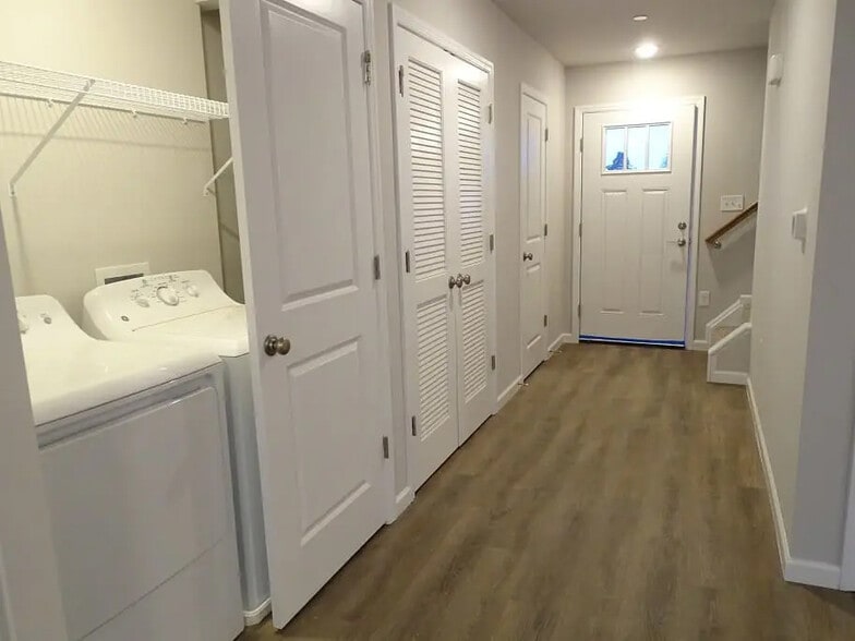 Building Photo - 5 Cobblestone Ct