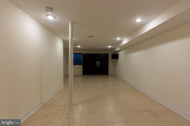 Building Photo - 1017 Dorrance St